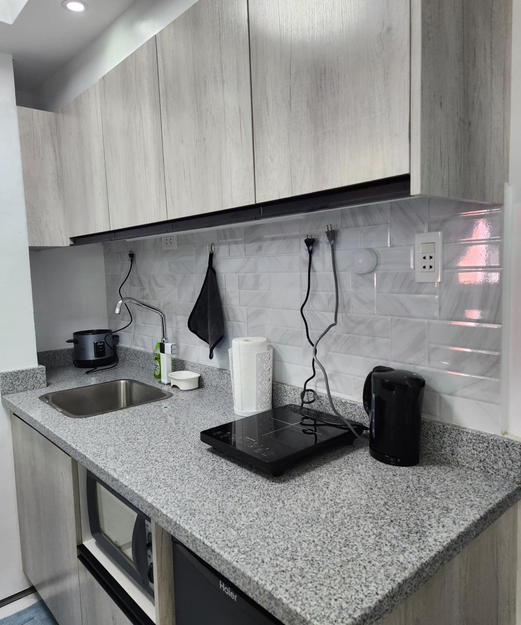 Condo Azur Suites B207 Near Airport, Netflix, Stylish, Cozy With Swimming Pool Lapu-Lapu City Esterno foto